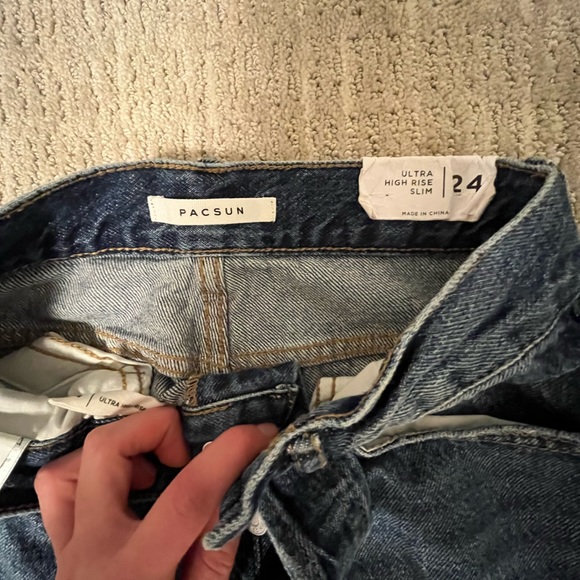 Ultra high rise, slim jeans, brand new - Picture 3 of 6